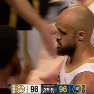 刺激了！怀特突破上篮绿军扳平比分 比赛还剩28秒